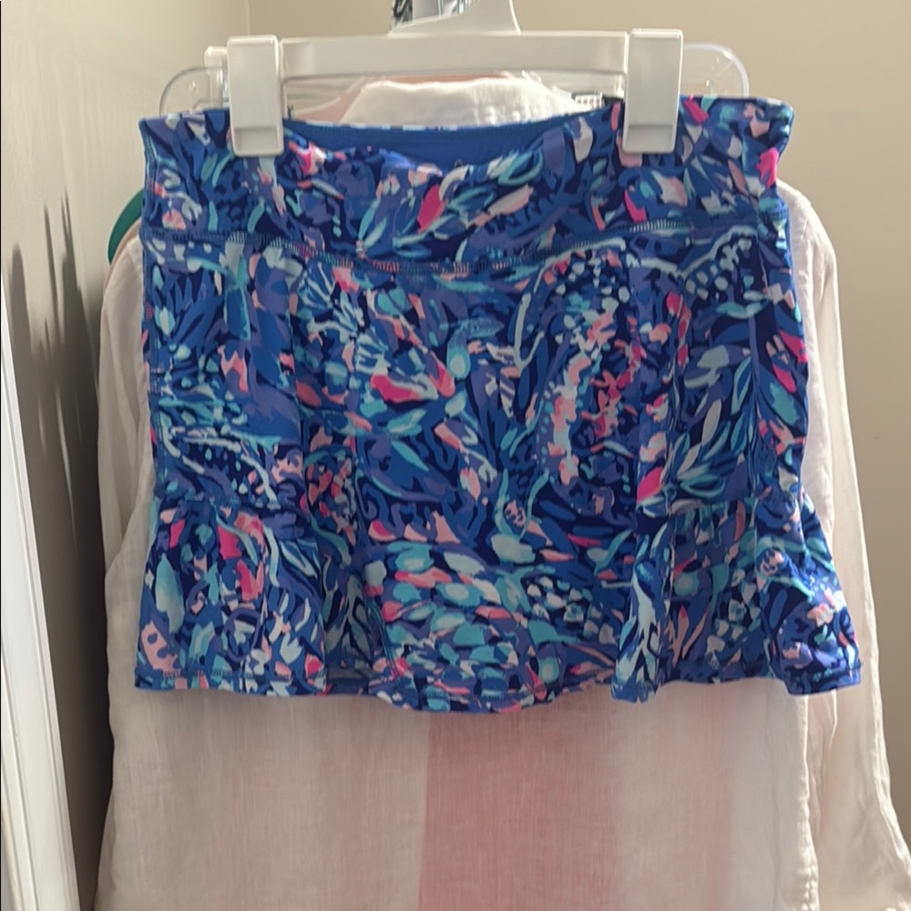 Lilly Pulitzer Blue luxletic skort party wave, size medium NWOT
